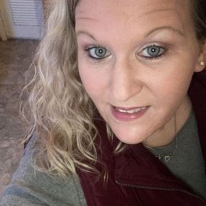 Meet your Posher, Hillary